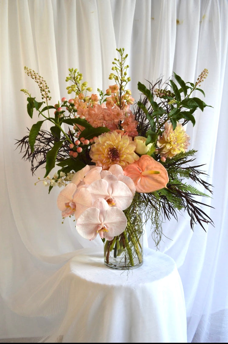 Peachy pastel modern bouquet